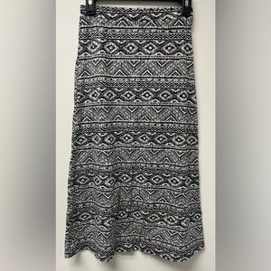 Girl’s Arizona Black and Off White Long Skirt Size M 10/12